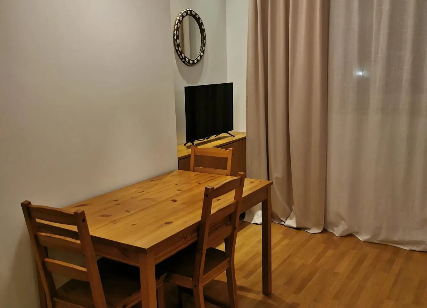 Cozy Spacious Apartment With Balcony Krakow