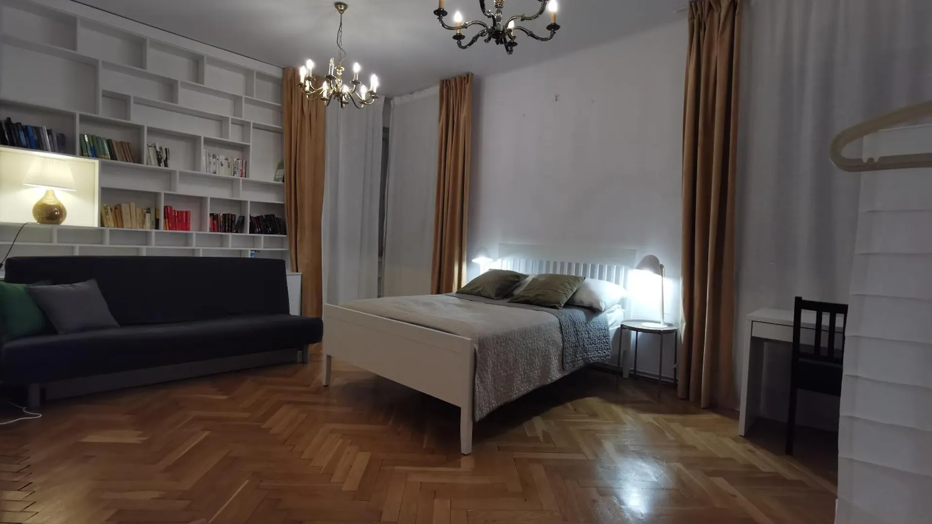 Cozy Spacious Apartment With Balcony Krakow
