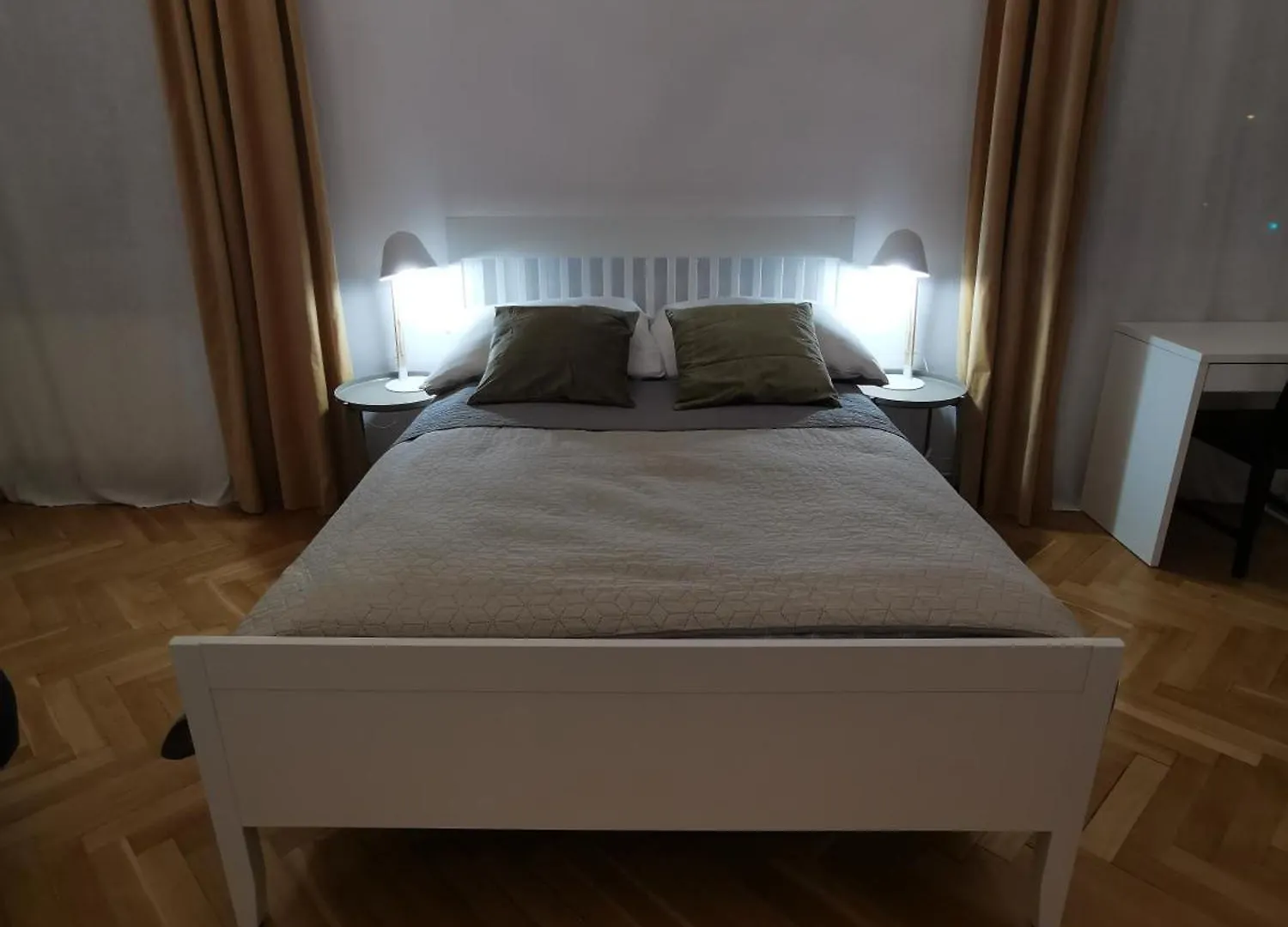 Cozy Spacious Apartment With Balcony Krakow