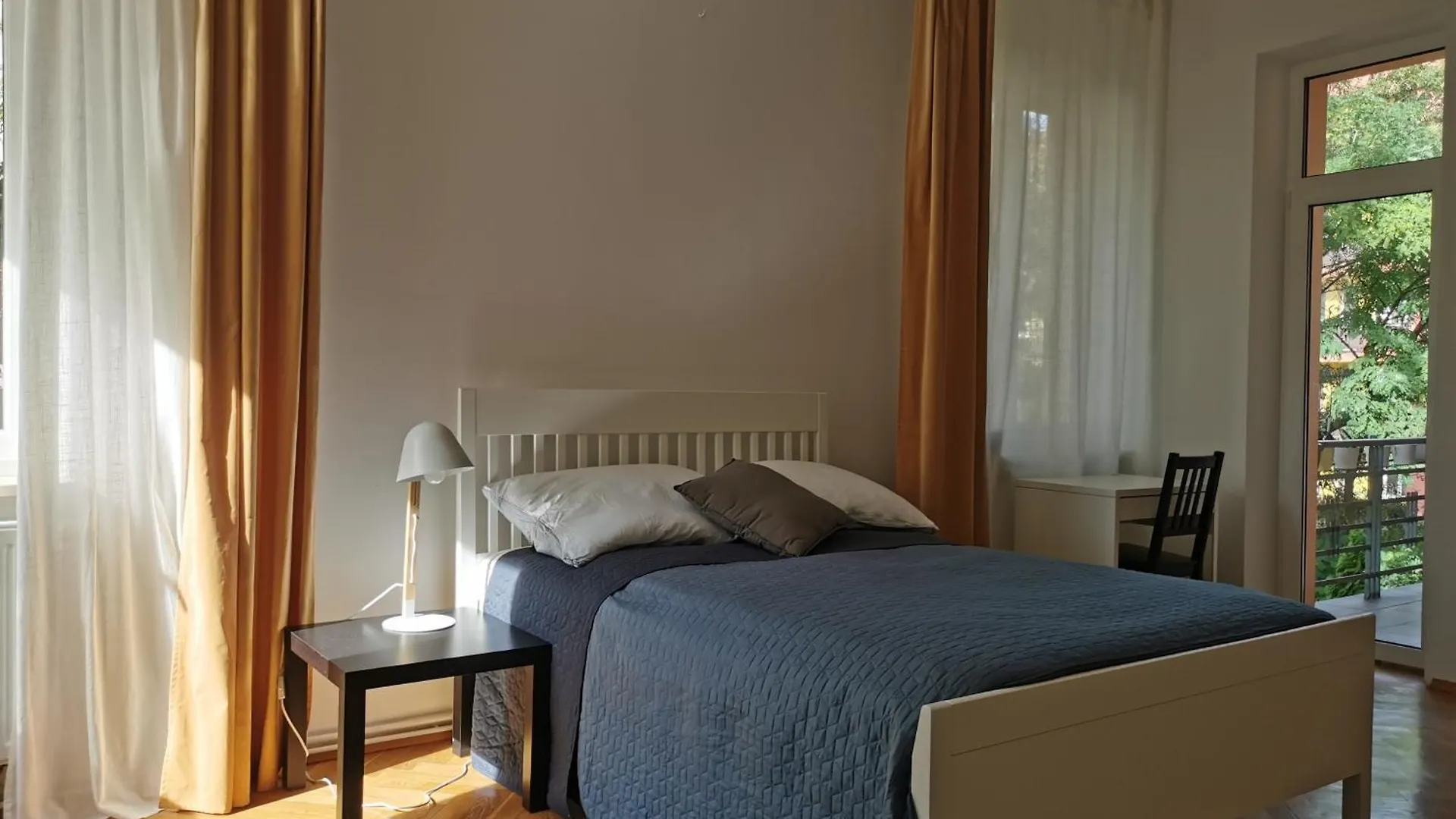 Cozy Spacious Apartment With Balcony Krakow