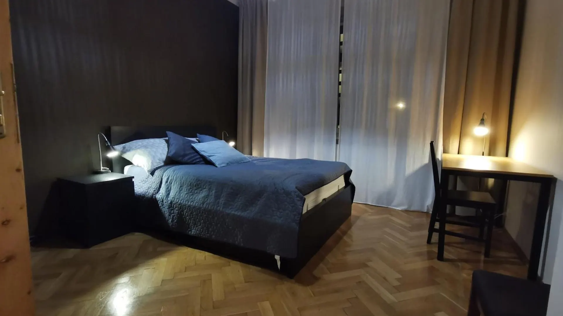 Cozy Spacious Apartment With Balcony Krakow